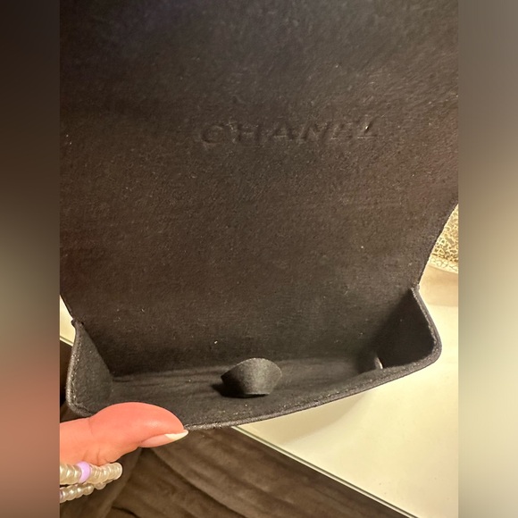 Chanel eyeglass/sunglass case - Picture 3 of 7